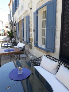 huzurlu mavi çeşme alaçatı cafe restaurant3